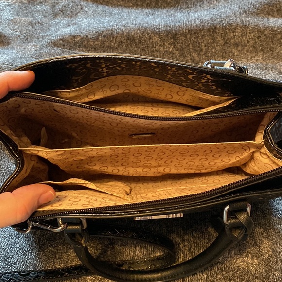 Guess purse - Picture 2 of 2